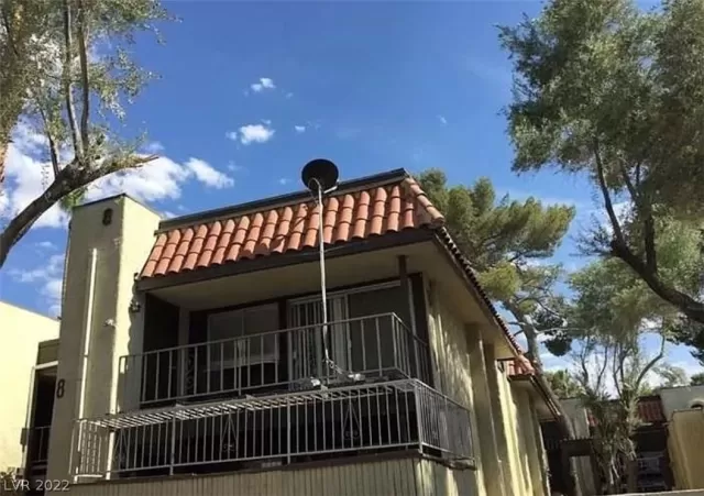 MLS: 2399983 Condo For Sale