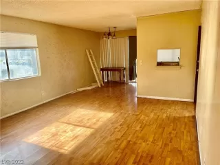 Photo #2: 2399983 Listing 