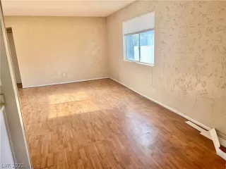 Photo #4: 2399983 Listing 