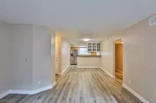 Photo #3: 2399984 Listing
