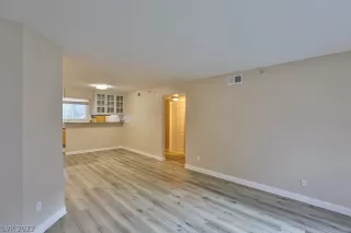 Photo #5: 2399984 Listing