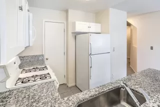 Photo #5: 2400014 Listing 