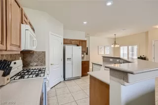 Photo #4: 2400040 Listing