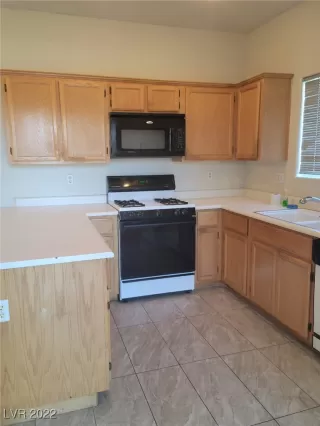 Photo #4: 2400076 Listing 