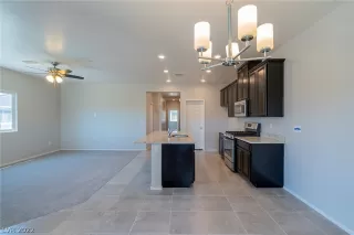 Photo #5: 2400080 Listing