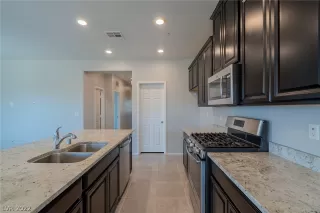 Photo #6: 2400080 Listing