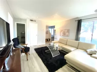 Photo #3: 2400093 Listing 