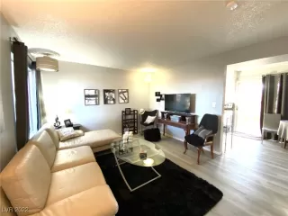 Photo #4: 2400093 Listing 