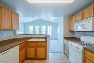 Photo #1: 2400139 Listing 