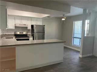 Photo #5: 2400178 Listing 