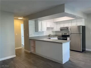 Photo #6: 2400178 Listing 