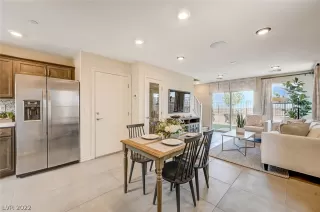 Photo #4: 2400194 Listing 