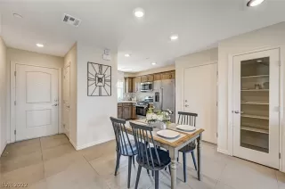 Photo #5: 2400194 Listing 