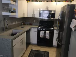 Photo #6: 2400202 Listing 