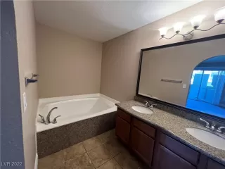 Photo #5: 2400212 Listing 