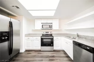 Photo #1: 2400221 Listing 