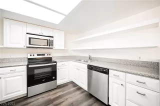 Photo #2: 2400221 Listing 