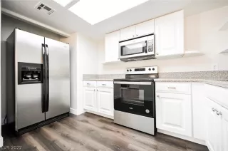 Photo #3: 2400221 Listing 