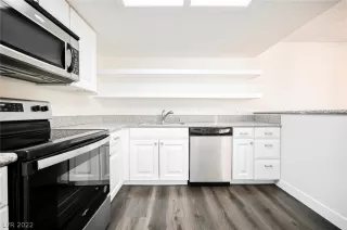 Photo #4: 2400221 Listing 