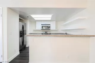 Photo #5: 2400221 Listing 