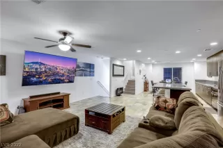 Photo #2: 2400244 Listing