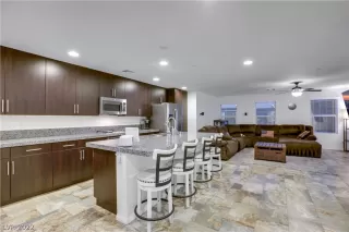 Photo #4: 2400244 Listing