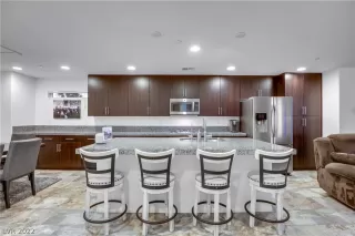 Photo #5: 2400244 Listing