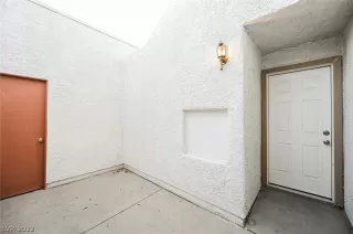 Photo #2: 2400255 Listing