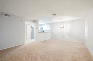 Photo #5: 2400255 Listing