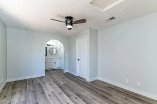 Photo #5: 2400265 Listing 