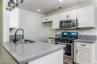 Photo #1: 2400266 Listing 