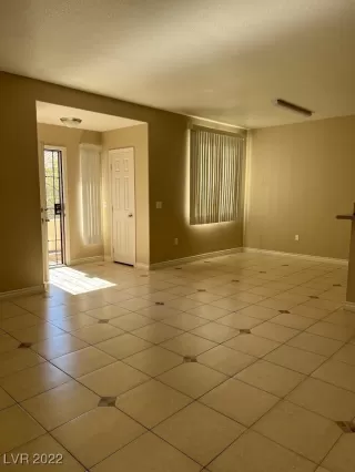 Photo #1: 2400274 Listing 