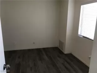 Photo #3: 2400278 Listing 