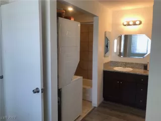 Photo #4: 2400278 Listing 