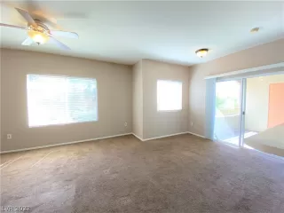 Photo #5: 2400312 Listing