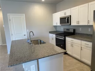 Photo #3: 2400338 Listing 