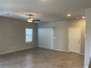 Photo #4: 2400338 Listing 