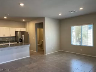 Photo #5: 2400338 Listing 