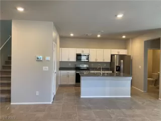 Photo #6: 2400338 Listing 