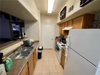 Photo #3: 2400371 Listing