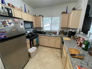 Photo #2: 2400374 Listing