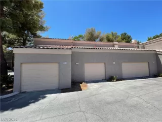 Photo #5: 2400374 Listing