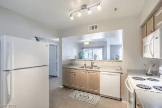 Photo #1: 2400416 Listing 