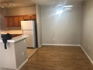 Photo #5: 2400421 Listing 