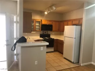 Photo #6: 2400421 Listing 