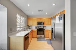 Photo #2: 2400429 Listing