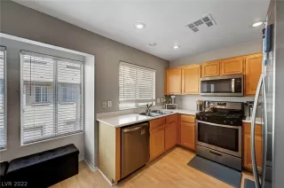 Photo #3: 2400429 Listing