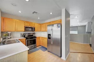 Photo #4: 2400429 Listing