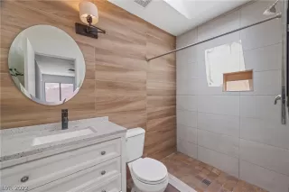 Photo #3: 2400439 Listing