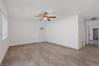 Photo #4: 2400439 Listing